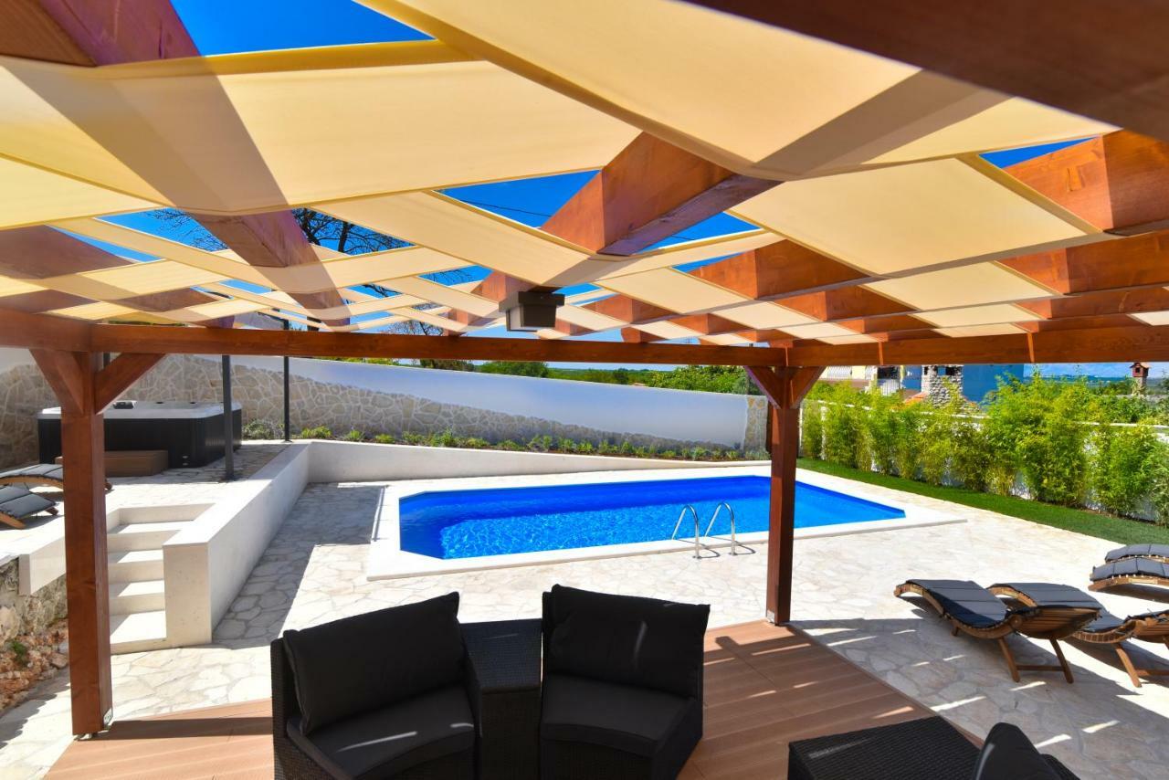 Villa Village Idylle With Heated Pool, Sauna, Jacuzzy And Private Parking Sukošan エクステリア 写真