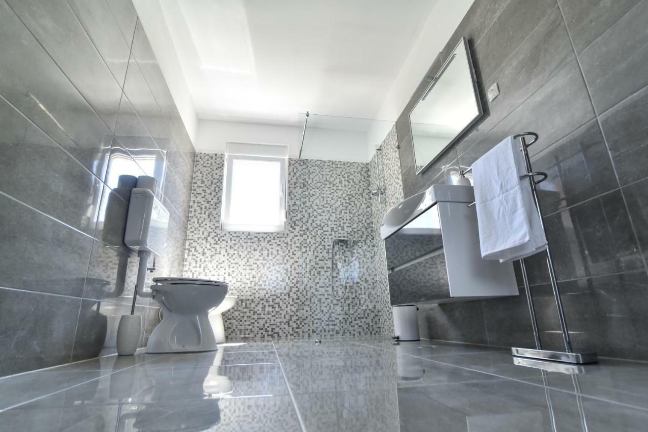 Villa Village Idylle With Heated Pool, Sauna, Jacuzzy And Private Parking Sukošan エクステリア 写真