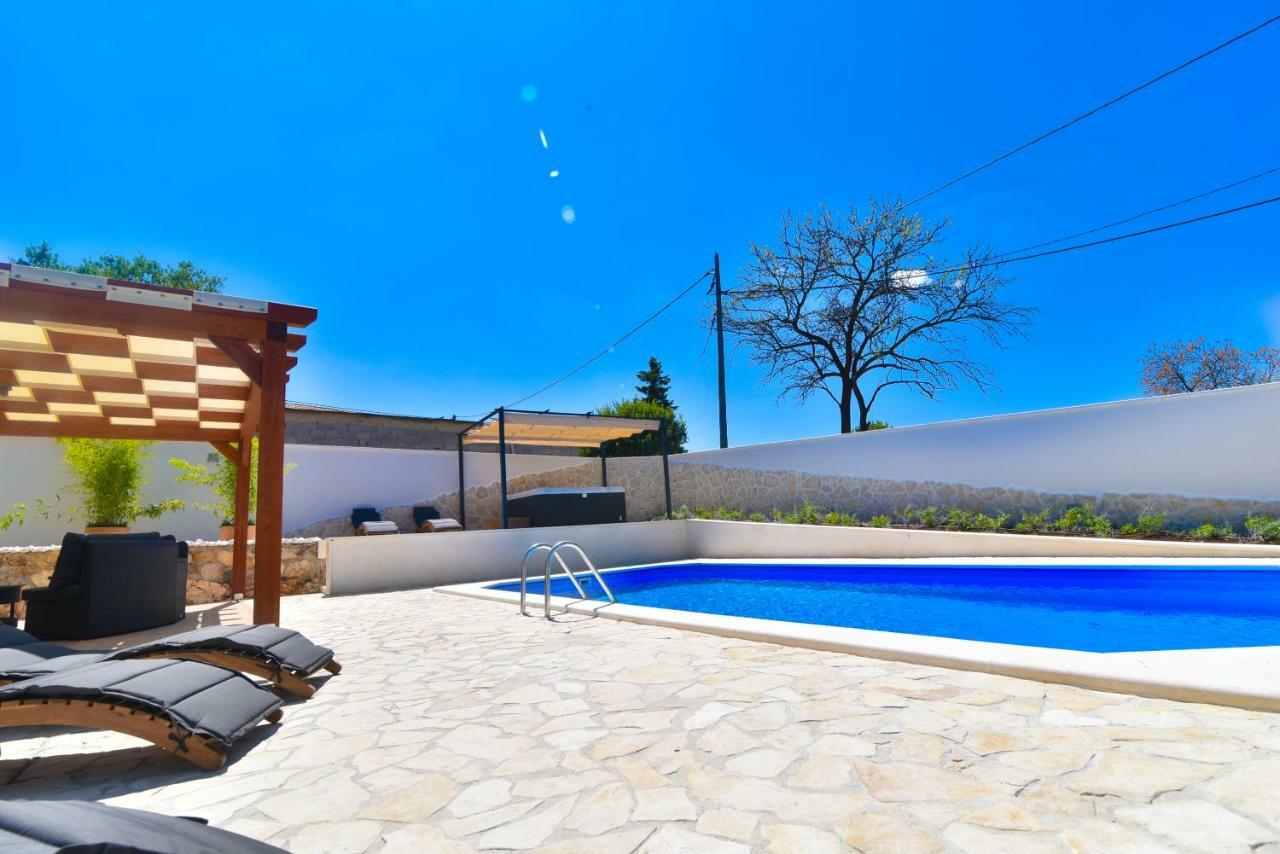 Villa Village Idylle With Heated Pool, Sauna, Jacuzzy And Private Parking Sukošan エクステリア 写真