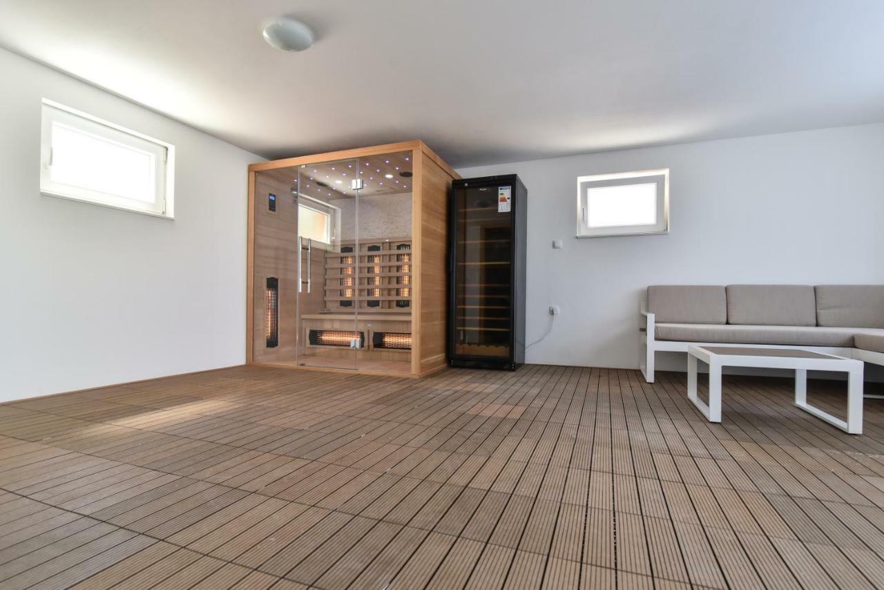 Villa Village Idylle With Heated Pool, Sauna, Jacuzzy And Private Parking Sukošan エクステリア 写真