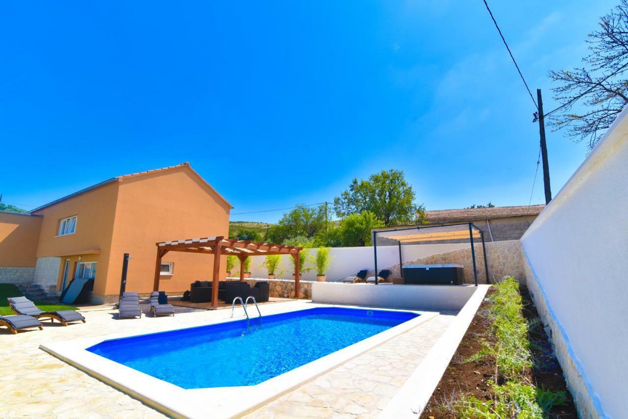 Villa Village Idylle With Heated Pool, Sauna, Jacuzzy And Private Parking Sukošan エクステリア 写真
