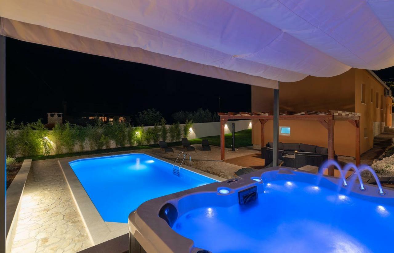 Villa Village Idylle With Heated Pool, Sauna, Jacuzzy And Private Parking Sukošan エクステリア 写真